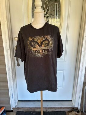 Realtree Black Short-Sleeve Logo Tee with Camouflage Accent
